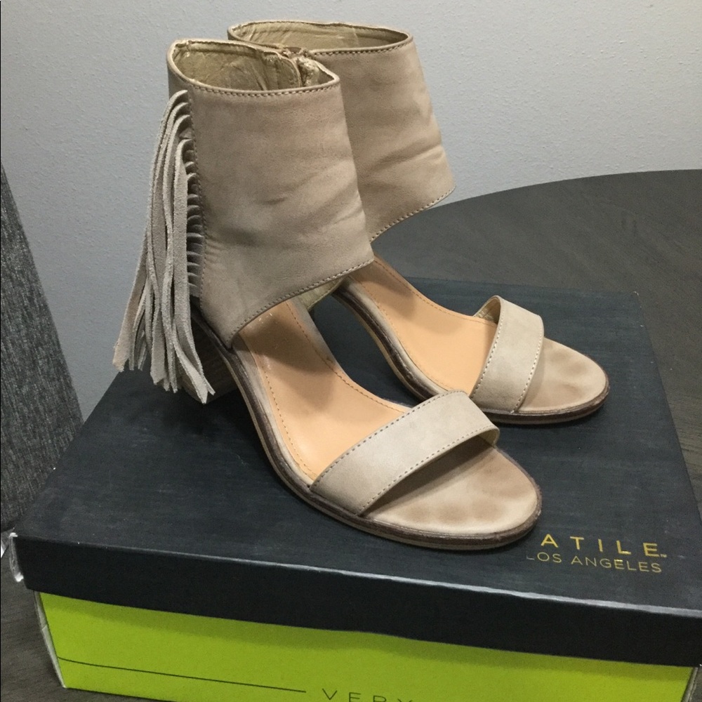 Chunky tassels Heel